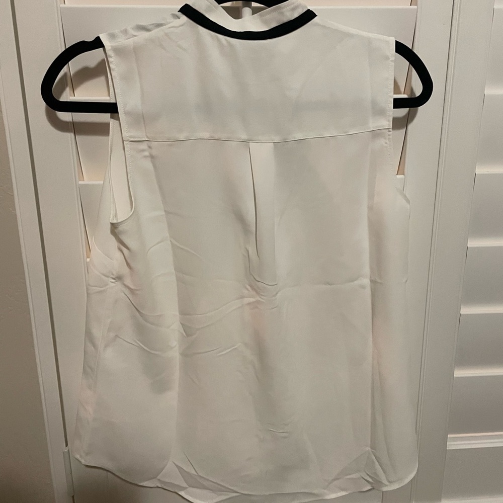 H&M business top